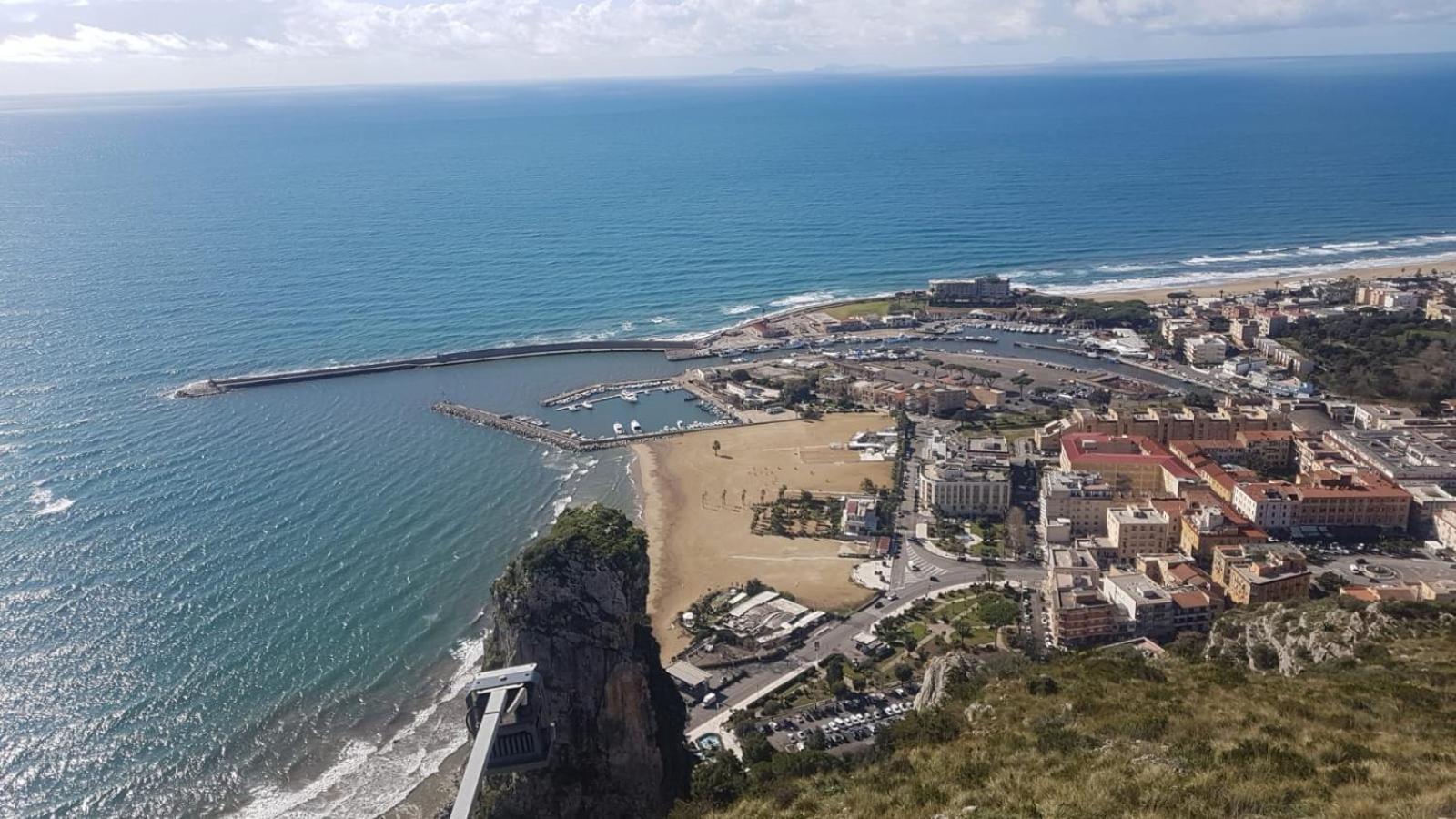 Apartment Danyshome Giove Davanti Al Mare *
