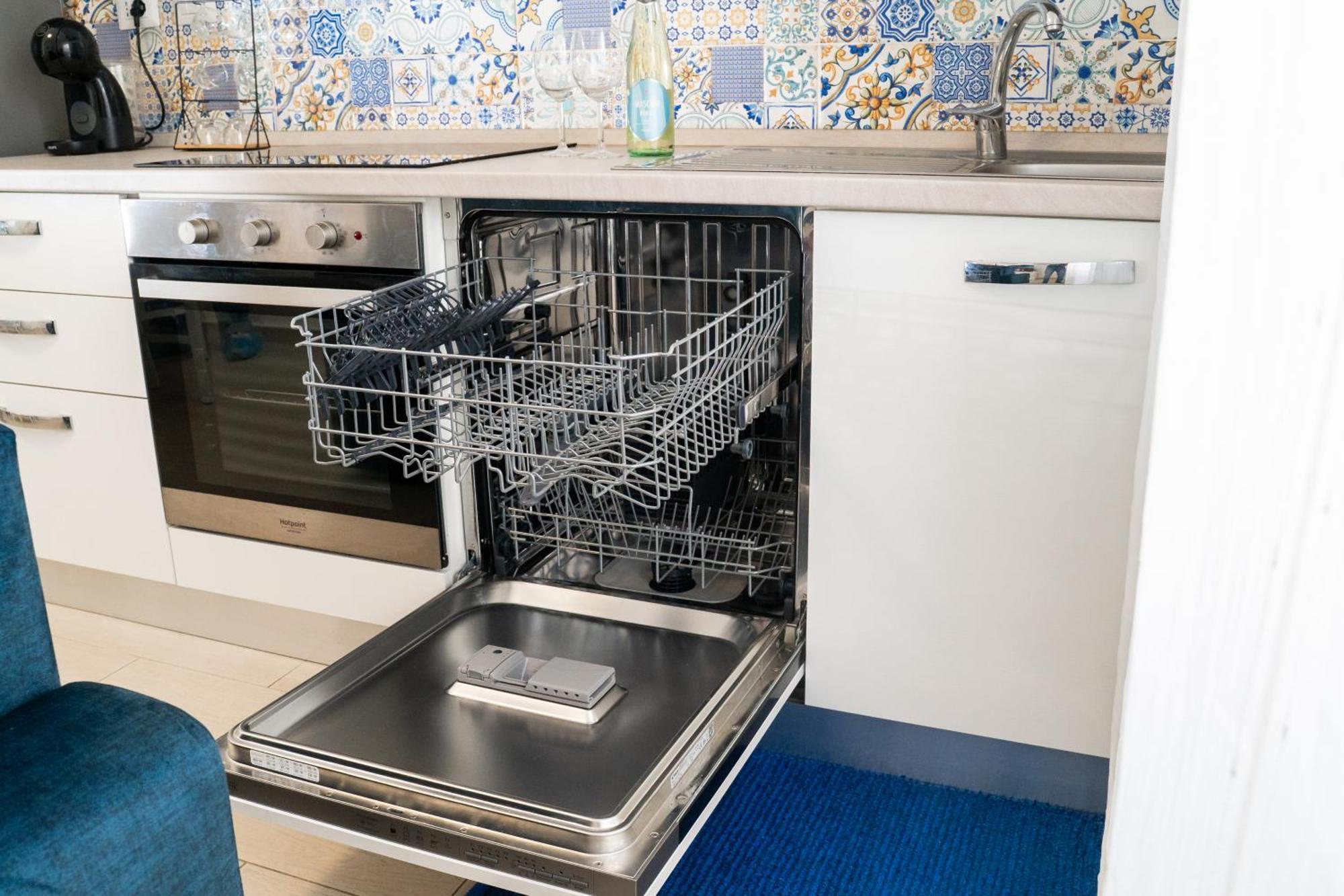 Danyshome Giove Davanti Al Mare Apartment *